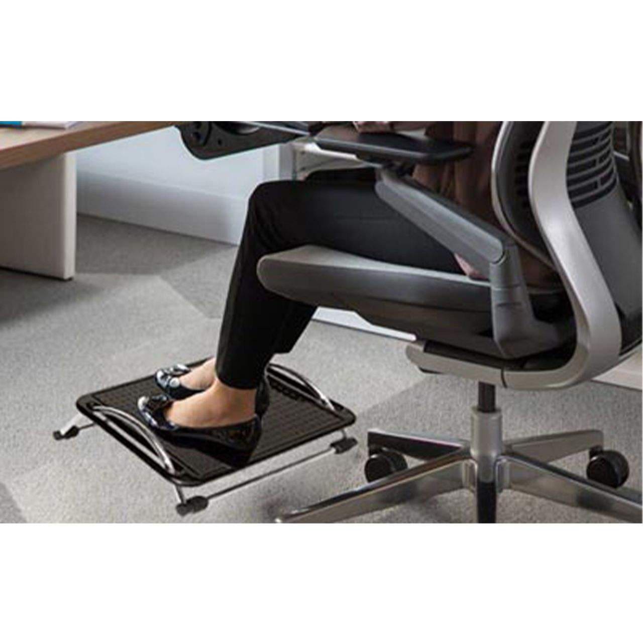 زیر پایی متحرک سنگین اداری نگین یکی از محصولاتی است که به نحوه صحیح نشستن کمک می کند است. این وسیله در شکل های گوناگون عرضه میشوند.